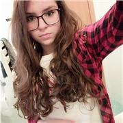 Alunna di quarta superiore per ripetizioni a ragazzi di scuola media o elementare